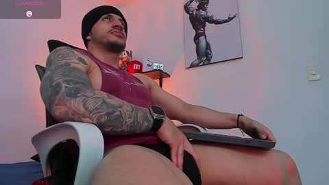 Snapshot of liamreigns_ chatting on September 22, 11:45 am liam online show from September 22, 11:45 am