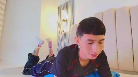 lian_cameron online show from April 18, 4:05 am