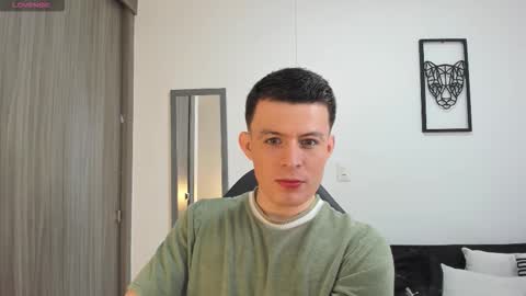 Snapshot of lian_eathan chatting on October 10, 7:46 pm lian_eathan online show from October 10, 7:46 pm