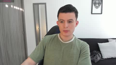 Snapshot of lian_eathan chatting on October 17, 8:55 pm lian_eathan online show from October 17, 8:55 pm