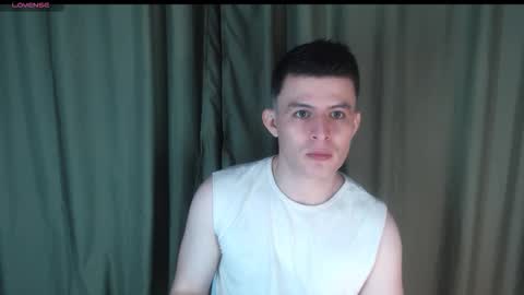 Snapshot of lian_eathan chatting on October 25, 6:43 am lian_eathan online show from October 25, 6:43 am