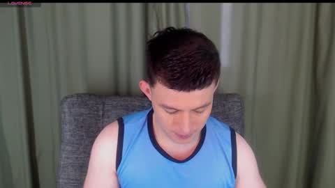 Snapshot of lian_eathan chatting on October 27, 2:32 pm lian_eathan online show from October 27, 2:32 pm