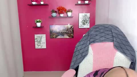 Snapshot of liane_mei chatting on April 24, 12:07 pm Liane online show from April 24, 12:07 pm