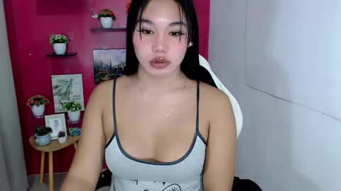 Snapshot of liane_mei chatting on May 2, 12:15 am Liane online show from May 2, 12:15 am