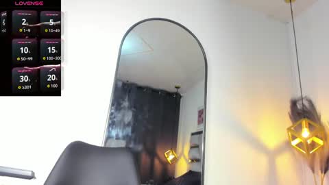 lianfox_ online show from June 18, 12:42 pm