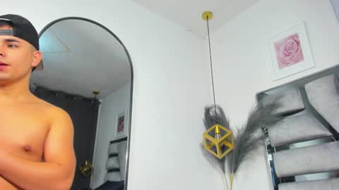 lianfox_ online show from June 19, 12:20 pm
