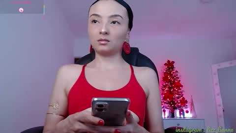 Snapshot of lianna_hot chatting on December 21, 9:33 pm --- buy my content naughty in my bio- online show from December 21, 9:33 pm