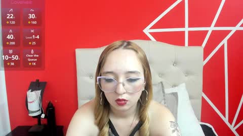 Lia Roberts online show from January 10, 4:30 pm