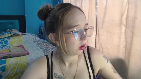 Lia Roberts online show from February 4, 12:00 pm