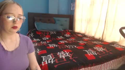 Lia Roberts online show from November 10, 12:15 pm