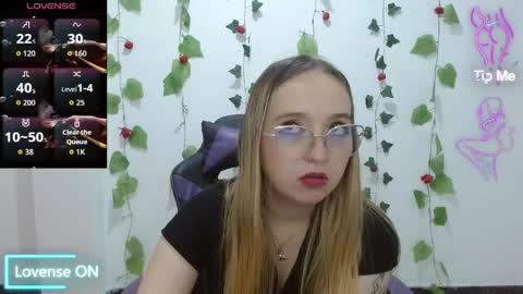 Snapshot of liaroberts1 chatting on April 22, 3:09 am Lia Roberts online show from April 22, 3:09 am
