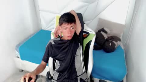 Snapshot of liarr_ chatting on February 9, 8:02 pm LIAR online show from February 9, 8:02 pm