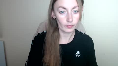 Snapshot of liasais_ chatting on May 6, 11:59 am Lia online show from May 6, 11:59 am