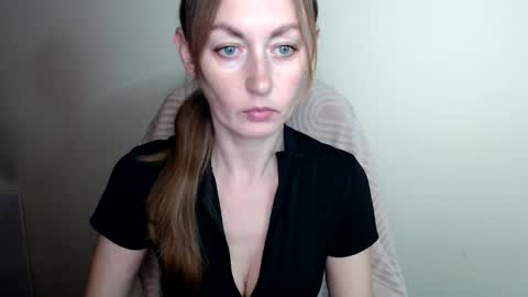 Snapshot of liasais_ chatting on May 18, 12:33 pm Lia online show from May 18, 12:33 pm