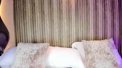  LIA TINK  online show from January 15, 4:55 pm