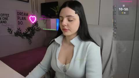 Snapshot of liawoow chatting on November 17, 8:20 am Lia online show from November 17, 8:20 am