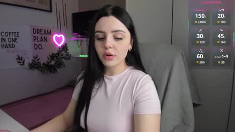 Snapshot of liawoow chatting on December 5, 7:39 am Lia online show from December 5, 7:39 am