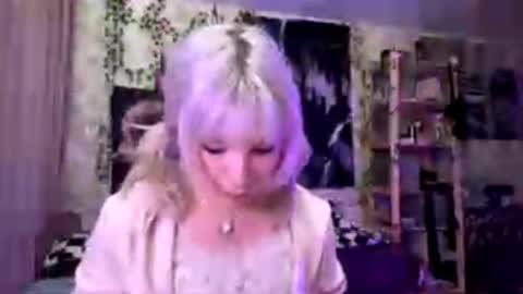 Lola online show from October 11, 7:01 pm