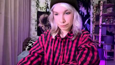 Lola online show from October 12, 7:02 pm