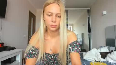 Snapshot of library_girl chatting on July 19, 9:24 am Anna online show from July 19, 9:24 am