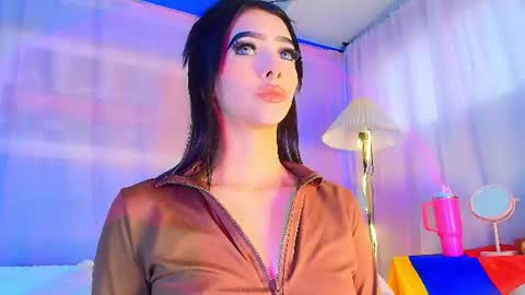 Snapshot of liccy_hall chatting on June 19, 11:47 am Valentina Hall online show from June 19, 11:47 am