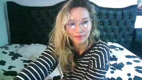 Snapshot of licethf00x chatting on September 18, 8:00 pm licethf00x online show from September 18, 8:00 pm