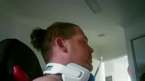 Snapshot of lickitwell29 chatting on April 6, 11:27 pm lickitwell29 online show from April 6, 11:27 pm