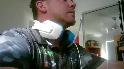 Snapshot of lickitwell29 chatting on April 11, 5:01 am lickitwell29 online show from April 11, 5:01 am