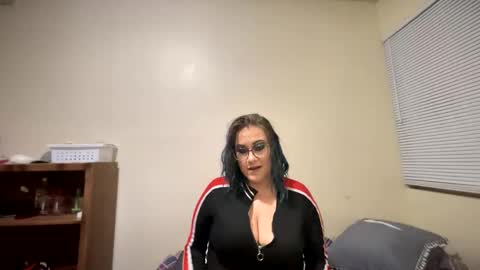 AllieAustyn online show from December 14, 5:40 am