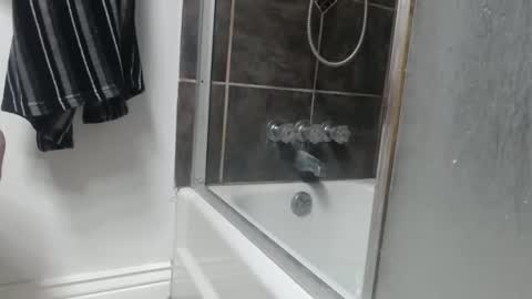 Snapshot of lickurlipz1 chatting on February 5, 8:52 am lickurlipz1 online show from February 5, 8:52 am