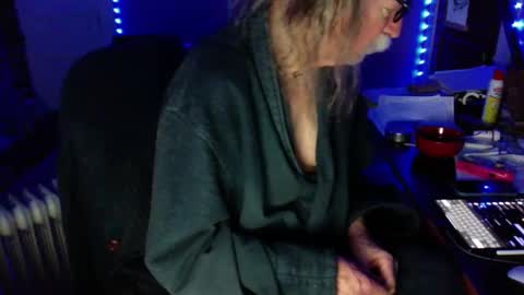 Snapshot of lickyouryoni chatting on December 4, 3:43 pm LickYourYoni online show from December 4, 3:43 pm