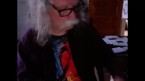 Snapshot of lickyouryoni chatting on May 25, 3:23 am LickYourYoni online show from May 25, 3:23 am