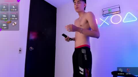 Snapshot of light_eyes_ chatting on April 23, 8:11 pm Jhonatan online show from April 23, 8:11 pm