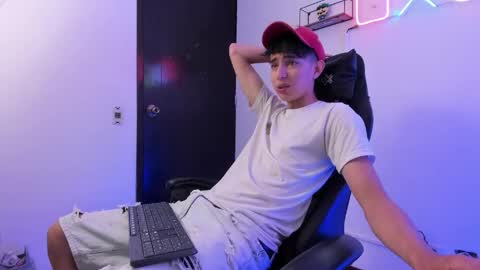 Snapshot of light_eyes_ chatting on April 28, 7:19 pm Jhonatan online show from April 28, 7:19 pm
