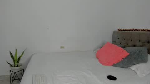Snapshot of lightshine_ chatting on June 27, 3:22 am Maddie online show from June 27, 3:22 am