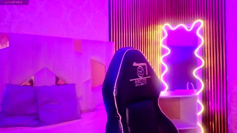 LIHIAN online show from July 2, 11:49 am