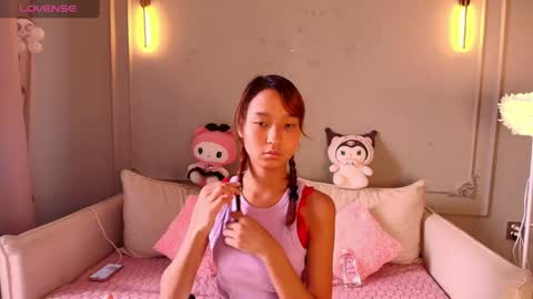 Lihn Pham online show from March 24, 3:22 am