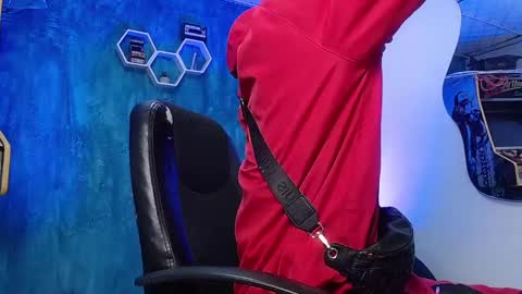 Snapshot of liiaam_lee_ chatting on December 9, 12:51 pm Daniel online show from December 9, 12:51 pm