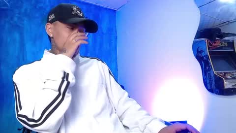 Snapshot of liiaam_lee_ chatting on January 5, 1:26 pm Daniel online show from January 5, 1:26 pm