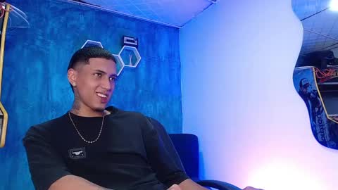 Snapshot of liiaam_lee_ chatting on January 17, 4:04 pm Daniel online show from January 17, 4:04 pm