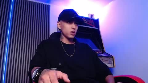 Snapshot of liiaam_lee_ chatting on March 7, 1:29 pm Daniel online show from March 7, 1:29 pm