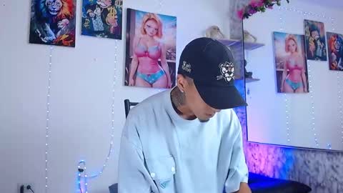 Snapshot of liiaam_lee_ chatting on September 16, 3:35 pm Daniel online show from September 16, 3:35 pm