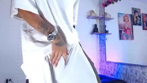 Snapshot of liiaam_lee_ chatting on September 18, 2:08 pm Daniel online show from September 18, 2:08 pm