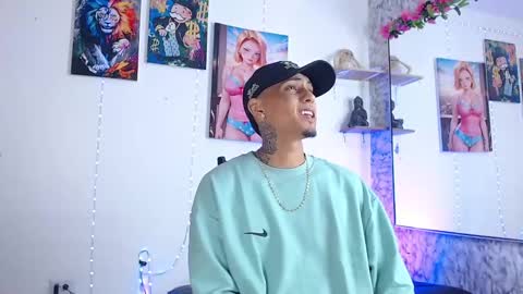 Snapshot of liiaam_lee_ chatting on September 22, 1:35 pm Daniel online show from September 22, 1:35 pm