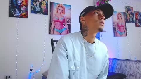 Snapshot of liiaam_lee_ chatting on September 30, 3:50 pm Daniel online show from September 30, 3:50 pm