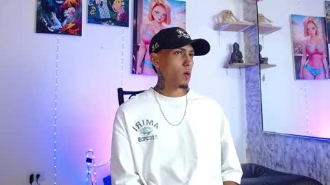 Snapshot of liiaam_lee_ chatting on October 10, 1:43 pm Daniel online show from October 10, 1:43 pm
