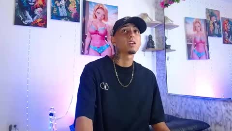 Snapshot of liiaam_lee_ chatting on October 12, 2:49 pm Daniel online show from October 12, 2:49 pm
