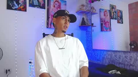 Snapshot of liiaam_lee_ chatting on October 19, 2:29 pm Daniel online show from October 19, 2:29 pm