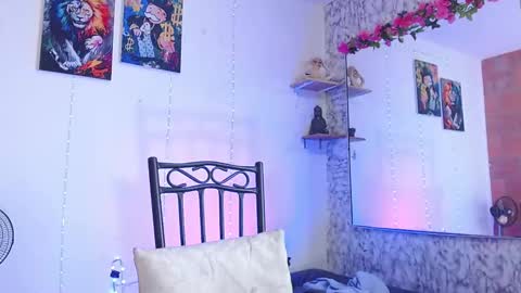 Snapshot of liiaam_lee_ chatting on October 23, 1:54 pm Daniel online show from October 23, 1:54 pm