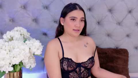 liiabloomm online show from July 30, 5:17 am